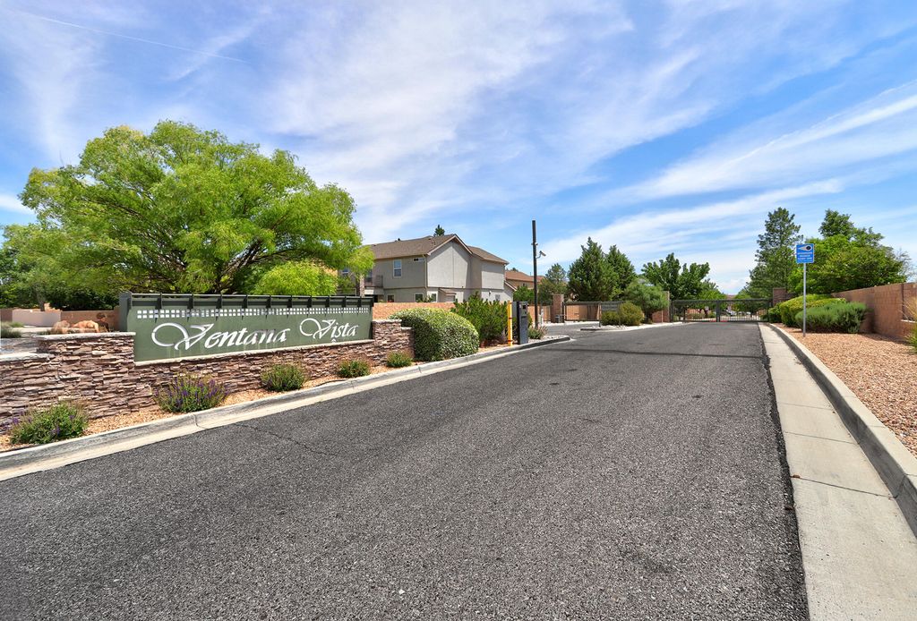 10101 Avenida Vista Sol NW, Albuquerque, NM 87114