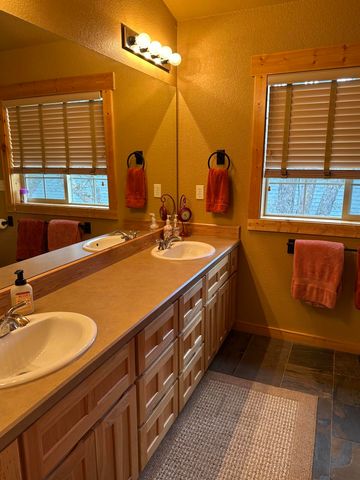 4645 Harrier Drive, Klamath Falls, OR 97601