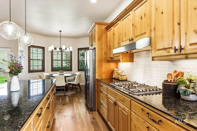 11929 N Humphreys Place, Boise, ID 83714