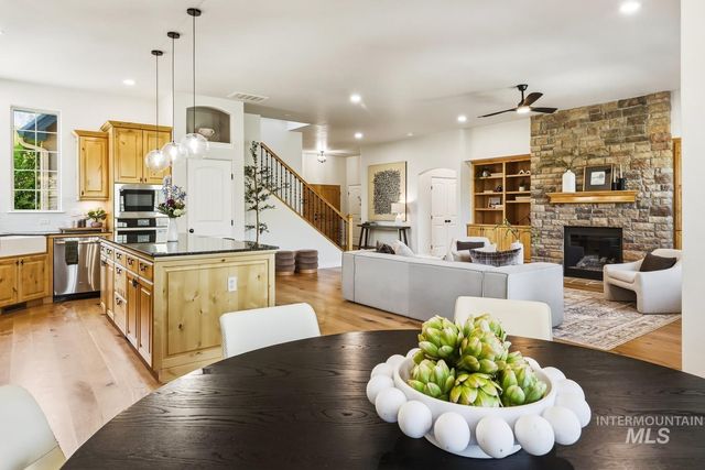 11929 N Humphreys Place, Boise, ID 83714