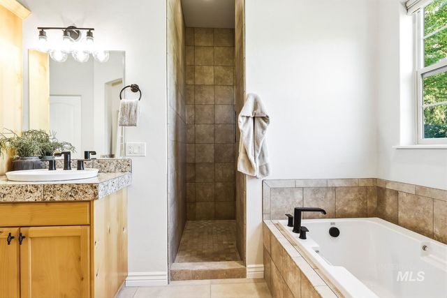 11929 N Humphreys Place, Boise, ID 83714