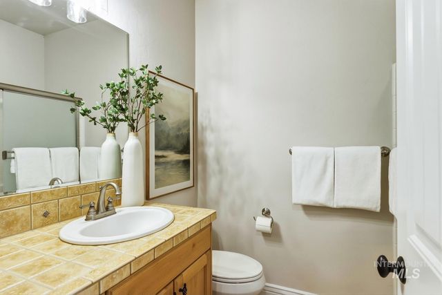 11929 N Humphreys Place, Boise, ID 83714