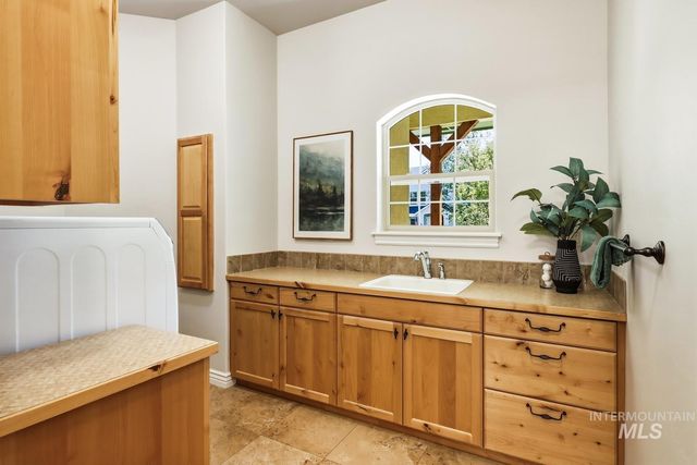 11929 N Humphreys Place, Boise, ID 83714