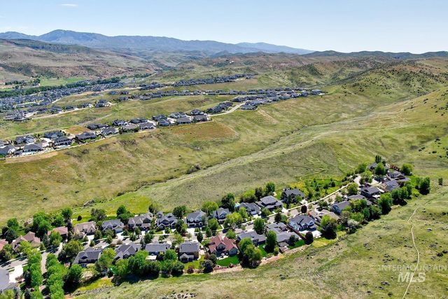 11929 N Humphreys Place, Boise, ID 83714