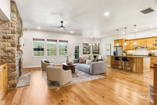 11929 N Humphreys Place, Boise, ID 83714