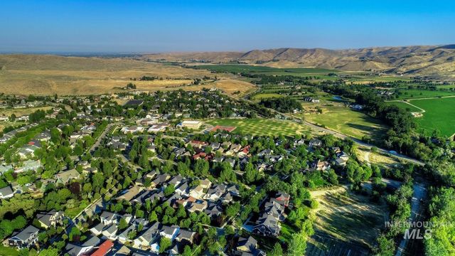 11929 N Humphreys Place, Boise, ID 83714
