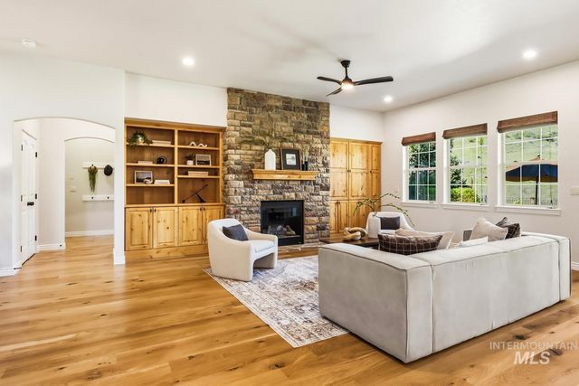 11929 N Humphreys Place, Boise, ID 83714