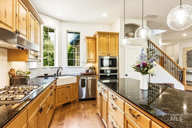 11929 N Humphreys Place, Boise, ID 83714