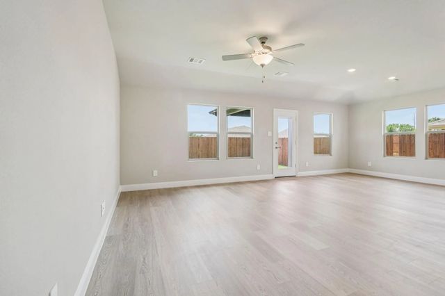 1930 FURLONG DR, Seagoville, TX 75159