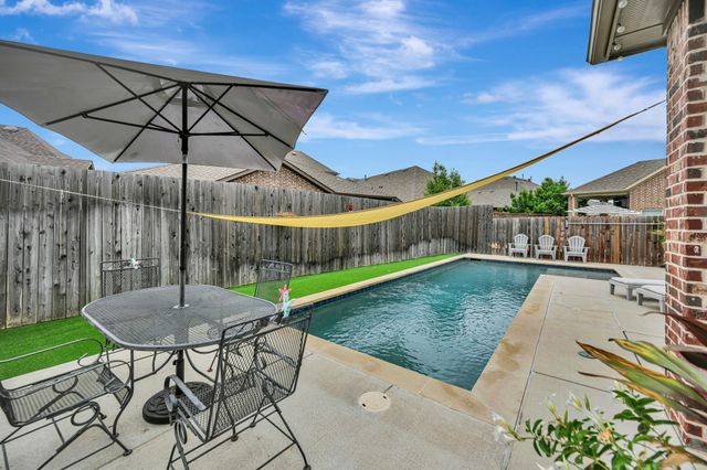 409 Middleton Drive, Roanoke, TX 76262