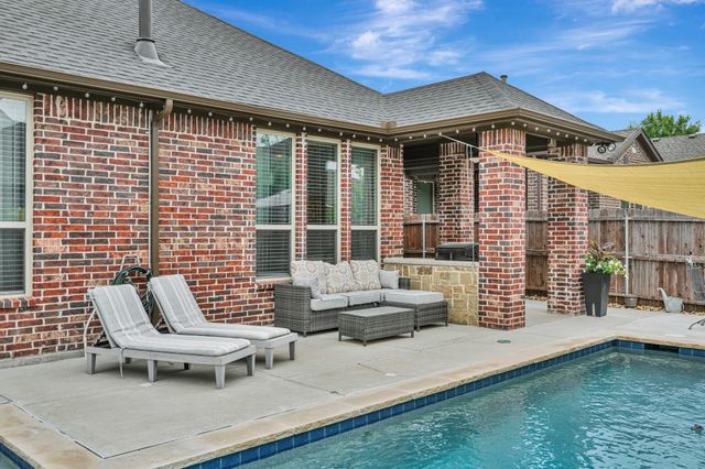 409 Middleton Drive, Roanoke, TX 76262
