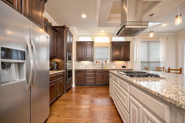 409 Middleton Drive, Roanoke, TX 76262