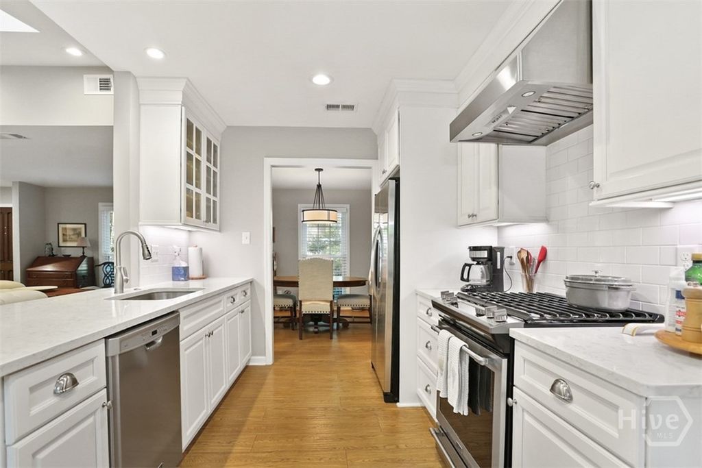 Image 14 of property listing at 122 Talbot Road, Savannah, GA 31410