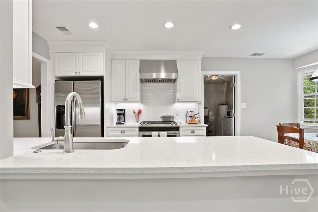 Image 17 of property listing at 122 Talbot Road, Savannah, GA 31410