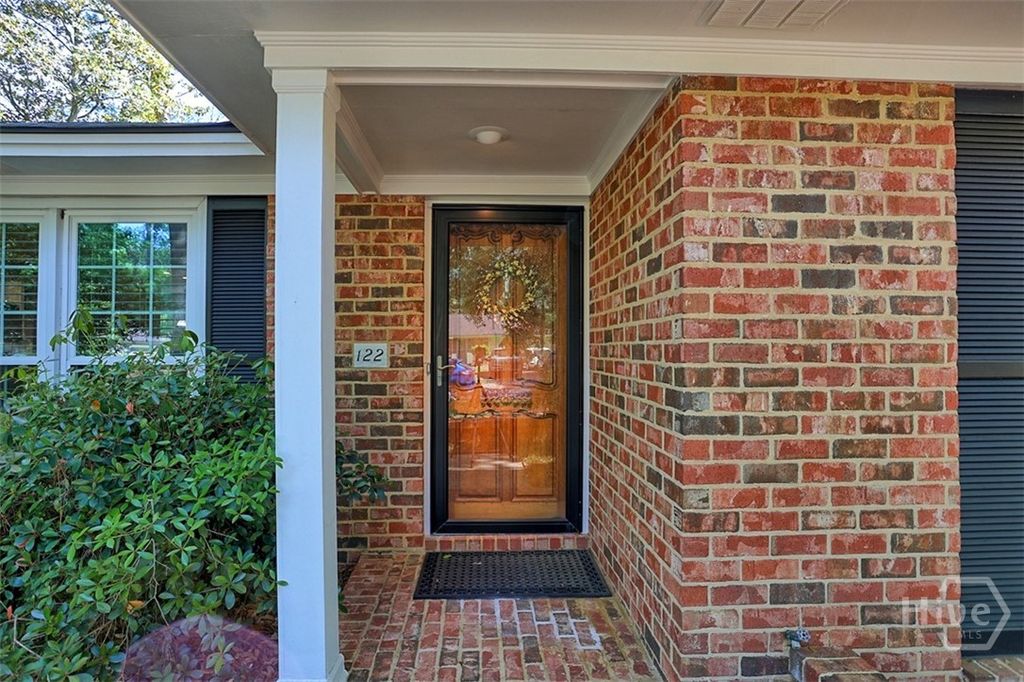Image 4 of property listing at 122 Talbot Road, Savannah, GA 31410
