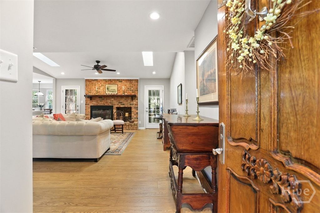 Image 5 of property listing at 122 Talbot Road, Savannah, GA 31410