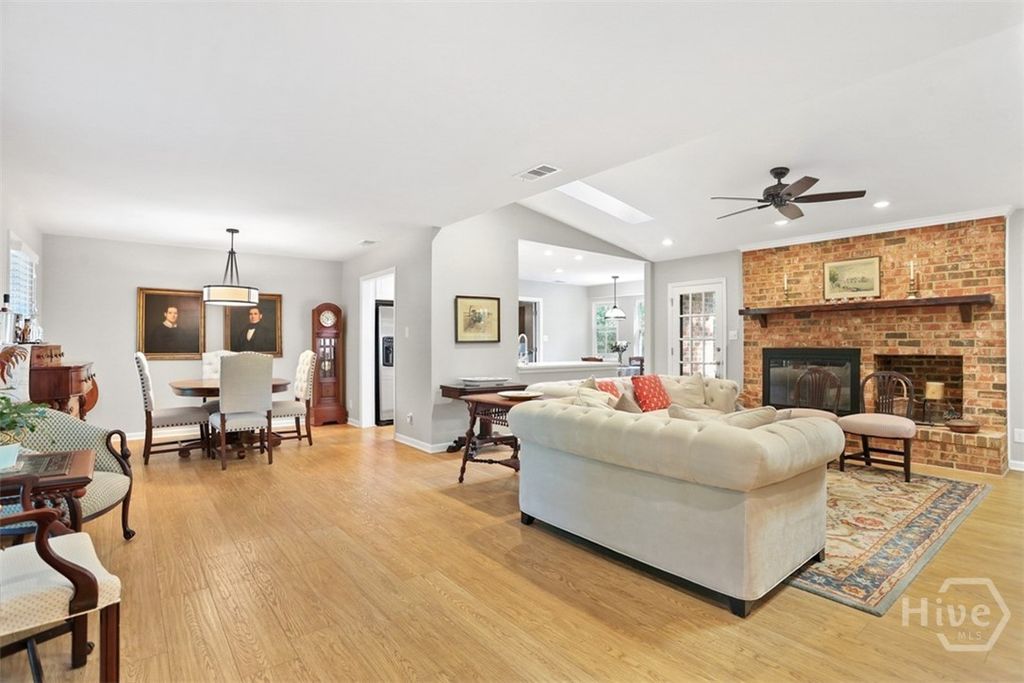 Image 6 of property listing at 122 Talbot Road, Savannah, GA 31410