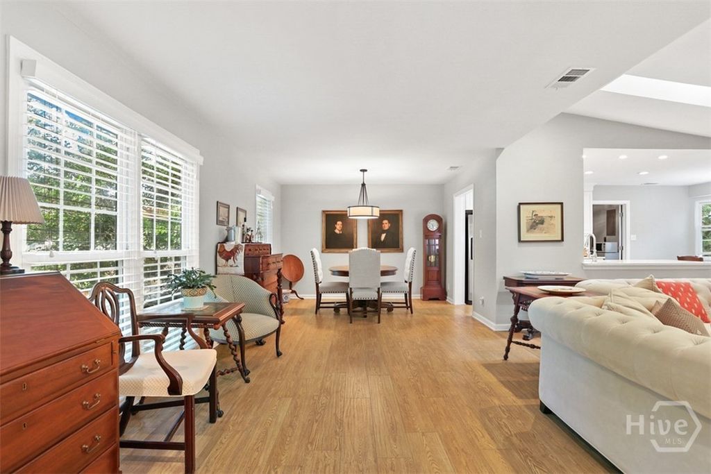 Image 8 of property listing at 122 Talbot Road, Savannah, GA 31410