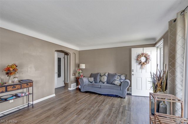 8240 Grand Division Avenue, Garfield Heights, OH 44125