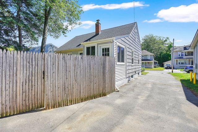 267 Connecticut Ave, Springfield, MA 01104