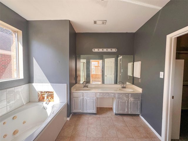 1803 Shadow Haven Court, Fresno, TX 77545