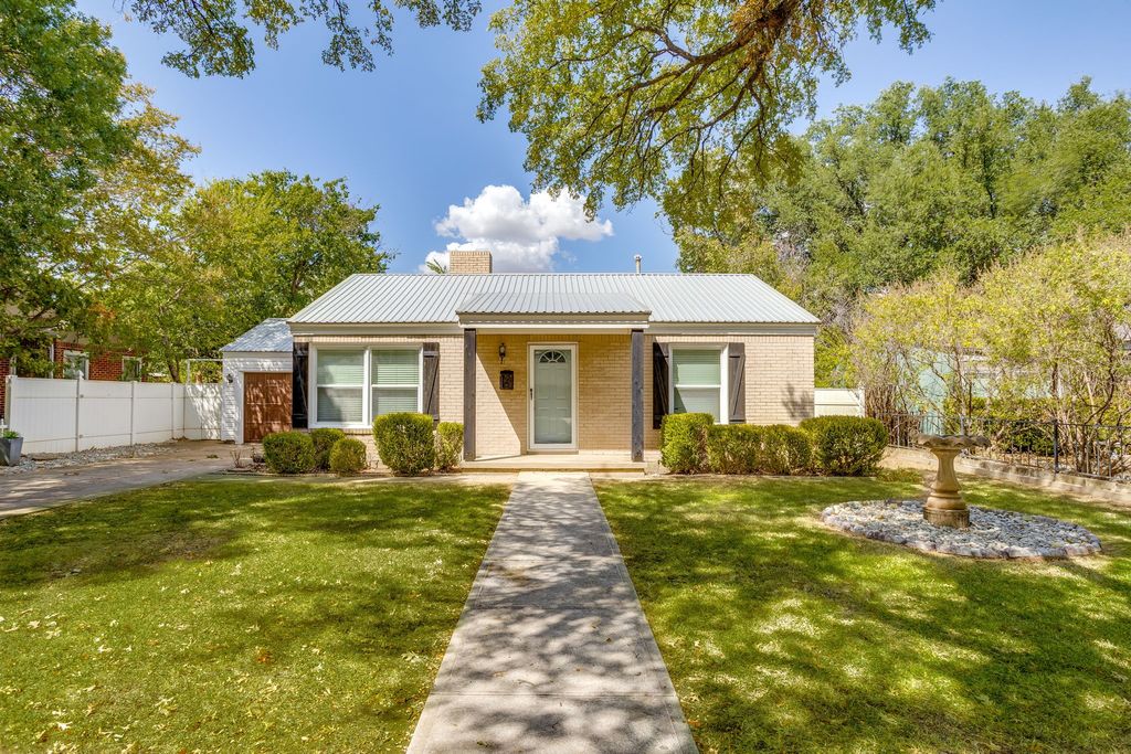 6404 Malvey Avenue, Fort Worth, TX 76116