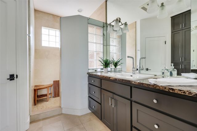 610 Oakland Ave, Austin, TX 78703