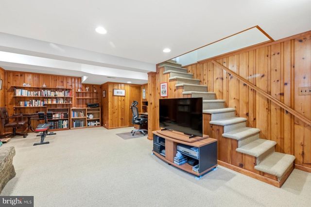 9225 VILLA DR, Bethesda, MD 20817