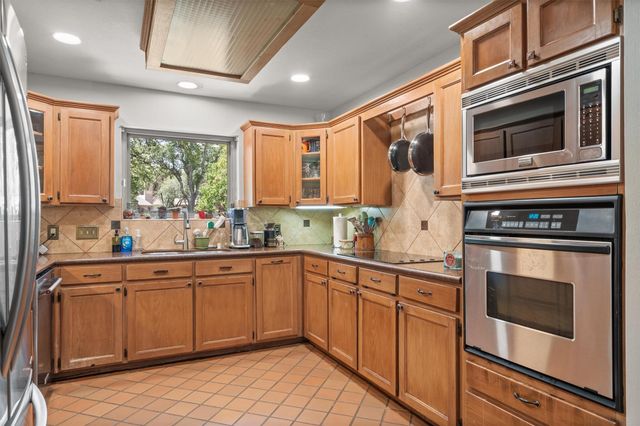 104 El Norte CT, Lakeway, TX 78734