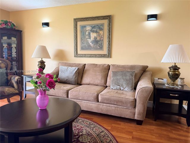 3241 Holiday Springs Blvd 204, Margate, FL 33063