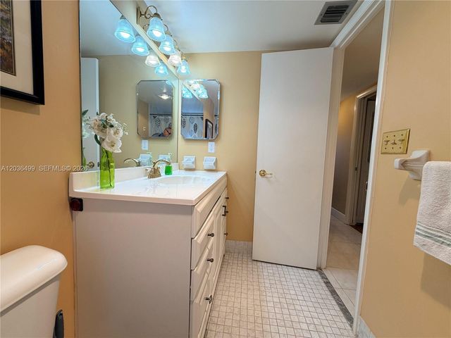 3241 Holiday Springs Blvd 204, Margate, FL 33063