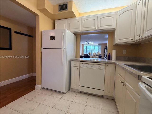 3241 Holiday Springs Blvd 204, Margate, FL 33063