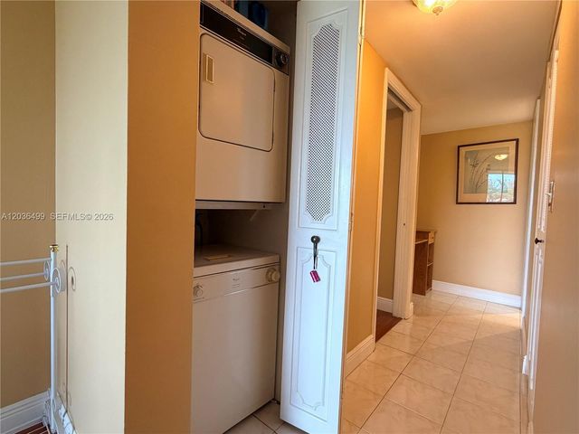 3241 Holiday Springs Blvd 204, Margate, FL 33063