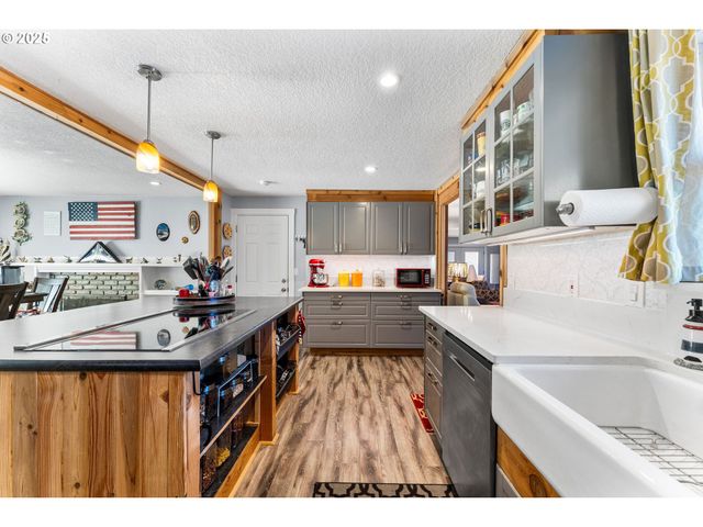 3907 Ne RANCHO Dr, Vancouver, WA 98682