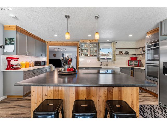 3907 Ne RANCHO Dr, Vancouver, WA 98682