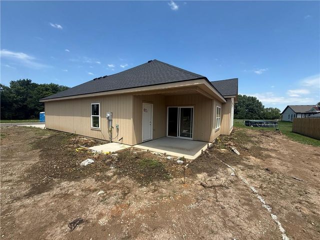 206 Constitution Lane, East Lynne, MO 64743