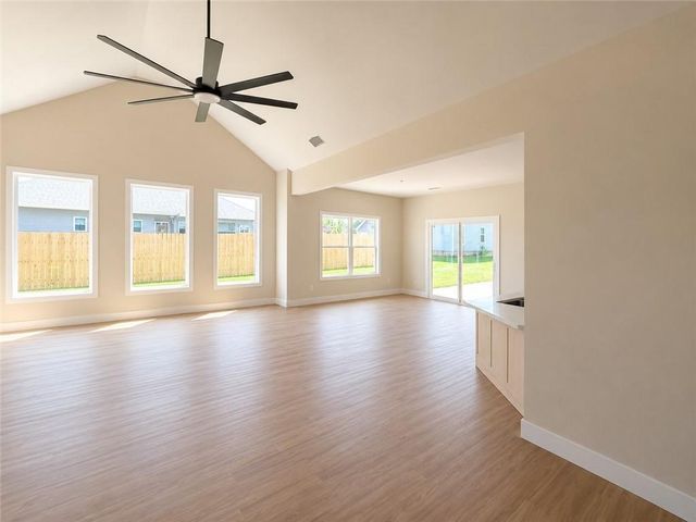 206 Constitution Lane, East Lynne, MO 64743