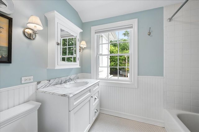 1140 Oakley Avenue, Winnetka, IL 60093