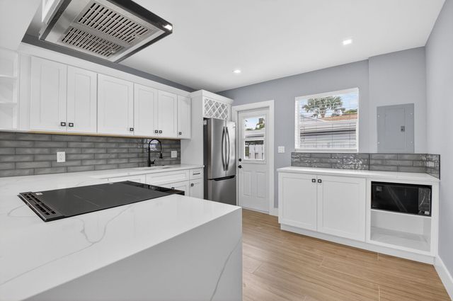 341 SE 3rd Avenue, Delray Beach, FL 33483