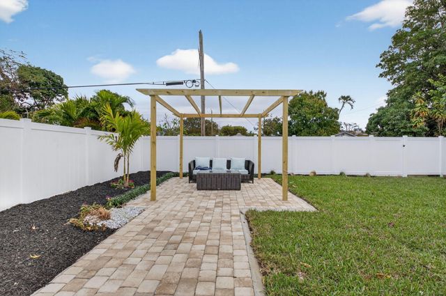 341 SE 3rd Avenue, Delray Beach, FL 33483