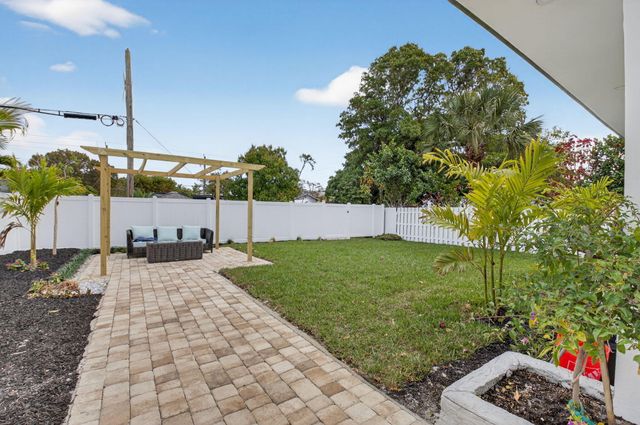 341 SE 3rd Avenue, Delray Beach, FL 33483
