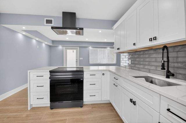 341 SE 3rd Avenue, Delray Beach, FL 33483