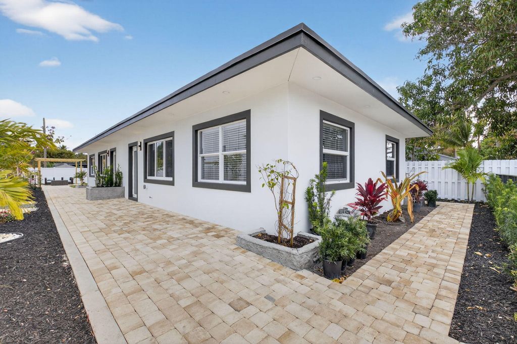 341 SE 3rd Avenue, Delray Beach, FL 33483