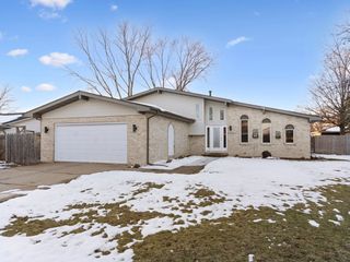 105 Blackhawk Drive, Minooka, IL 60447