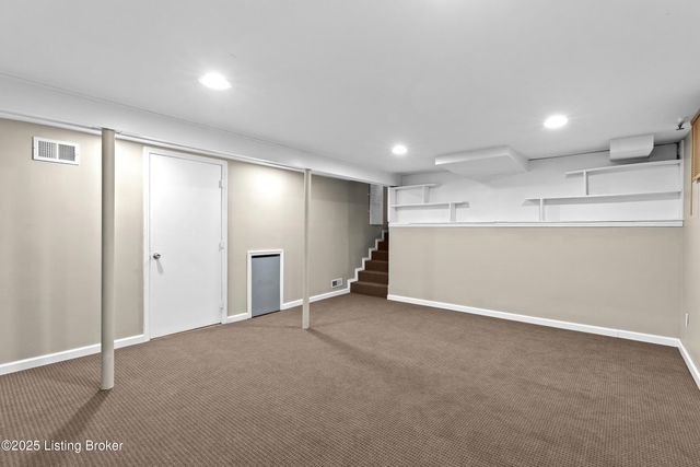 8016 Cortland Dr, Louisville, KY 40228