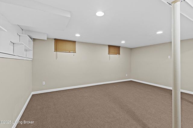 8016 Cortland Dr, Louisville, KY 40228