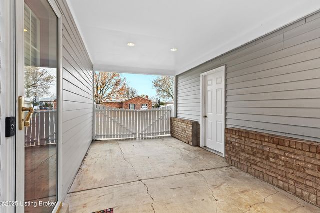 8016 Cortland Dr, Louisville, KY 40228