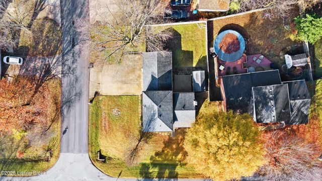 8016 Cortland Dr, Louisville, KY 40228