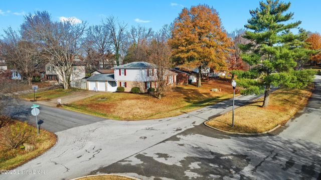 8016 Cortland Dr, Louisville, KY 40228
