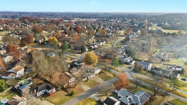 8016 Cortland Dr, Louisville, KY 40228